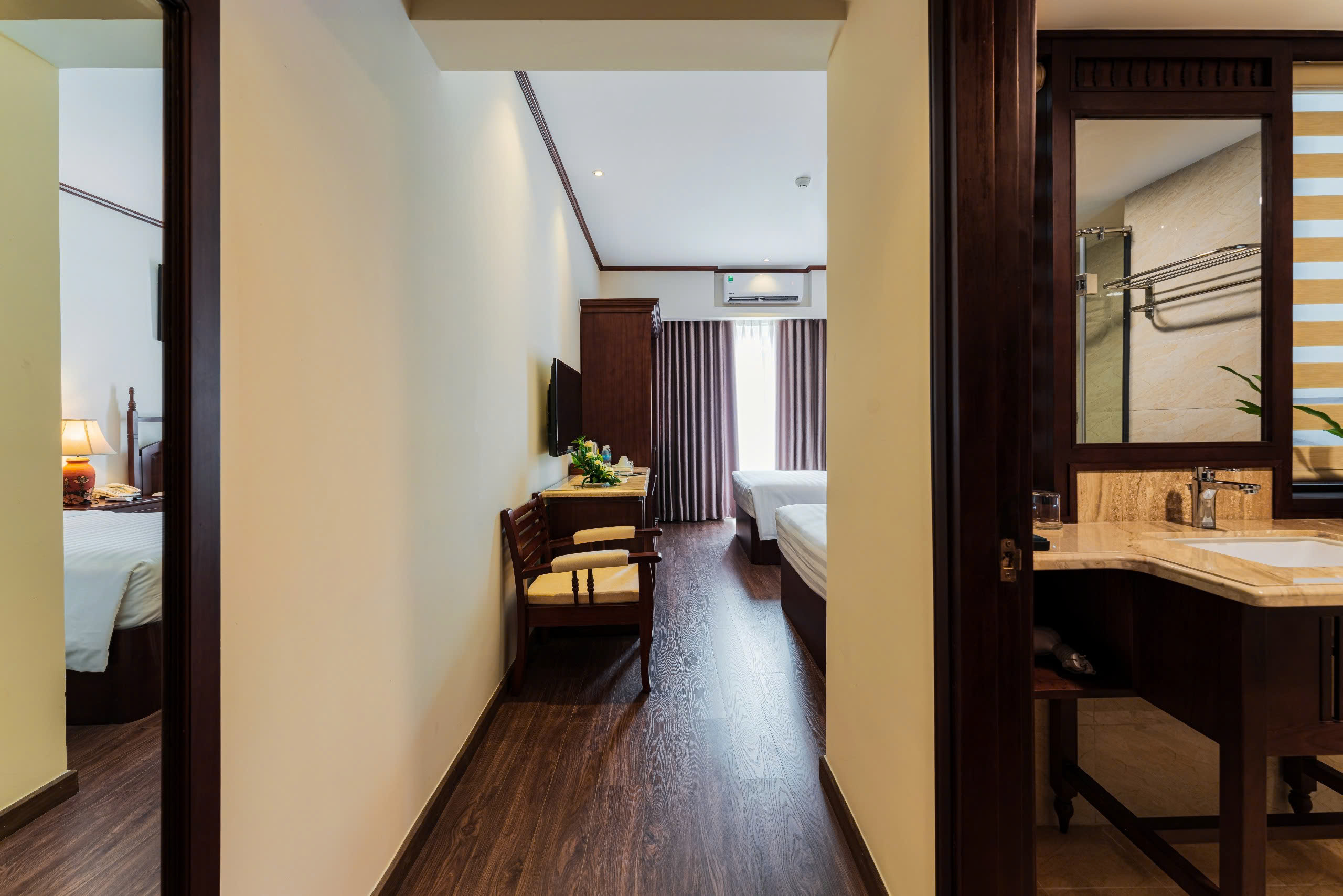 z6095910011465 cd5547ef49ff428f1fe8e622b7ba2fe2 - Trần Viễn Đông Hotel Nha Trang